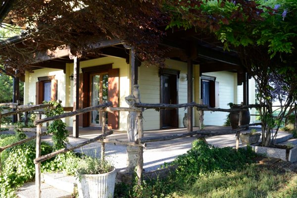 casa indipendente in vendita a Soragna in zona Carzeto