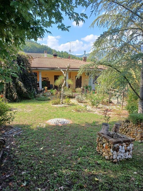casa indipendente in vendita a Terenzo in zona Villa