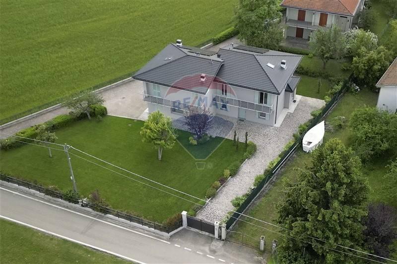 casa indipendente in vendita a Terenzo in zona Villa