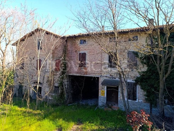 casa indipendente in vendita a Terenzo