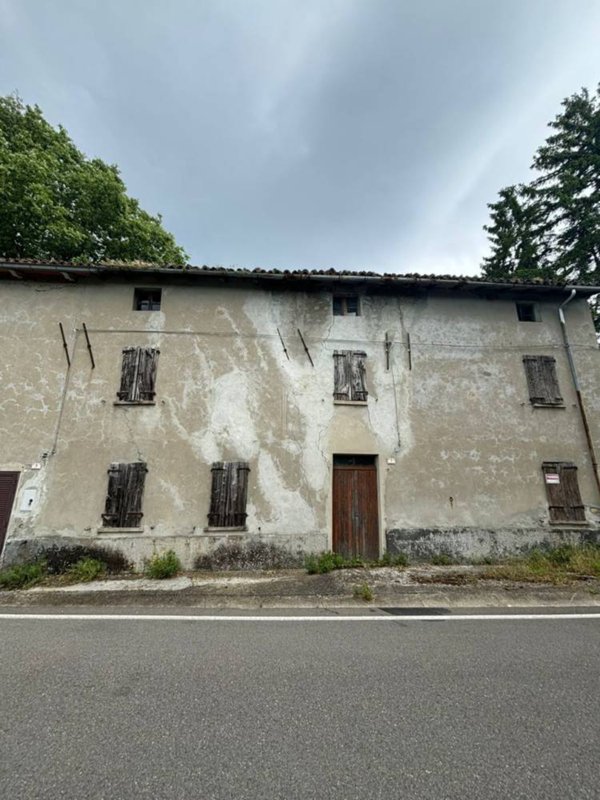 casa indipendente in vendita a Terenzo in zona Villa