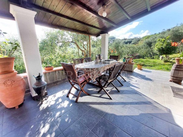 casa indipendente in vendita a Terenzo in zona Villa