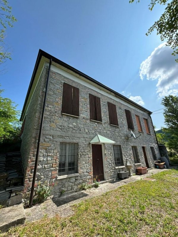 casa indipendente in vendita a Terenzo in zona Villa