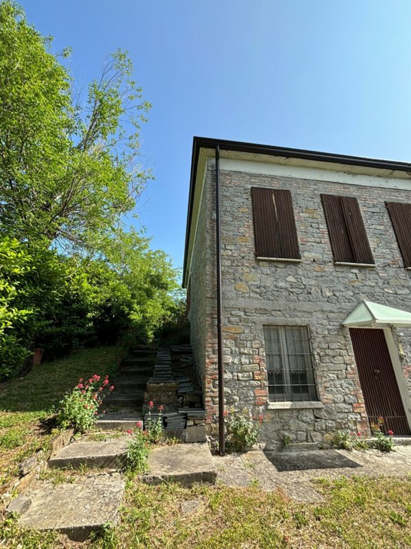 casa indipendente in vendita a Terenzo in zona Corniana