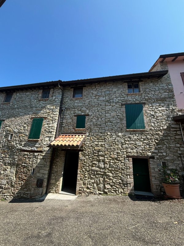 casa indipendente in vendita a Terenzo in zona Palmia