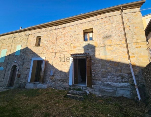 casa indipendente in vendita a Terenzo