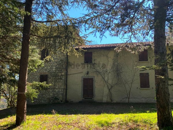 casa indipendente in vendita a Terenzo