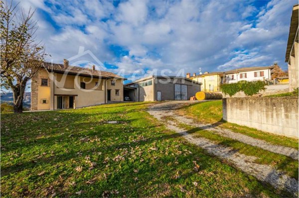 casa indipendente in vendita a Terenzo in zona Villa