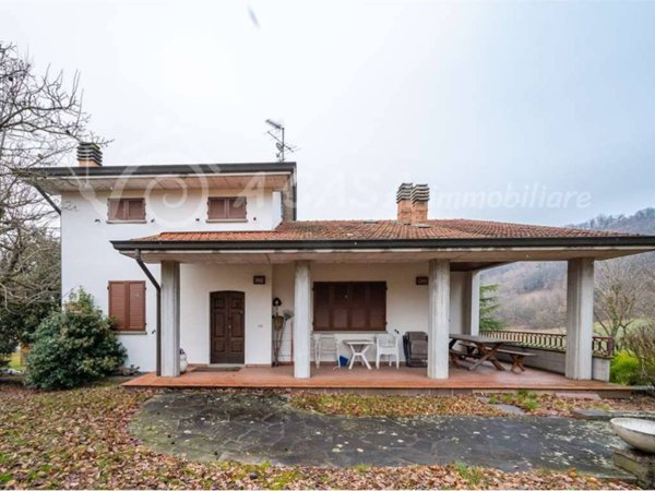 casa indipendente in vendita a Terenzo in zona Villa