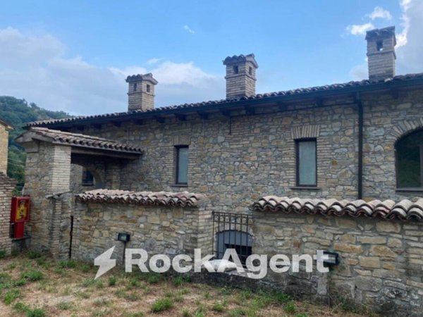 intera palazzina in vendita a Terenzo in zona Villa
