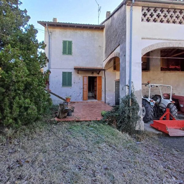 pentavano in vendita a Terenzo in zona Palmia