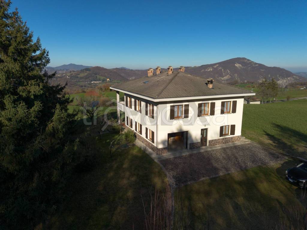 casa indipendente in vendita a Terenzo in zona Villa