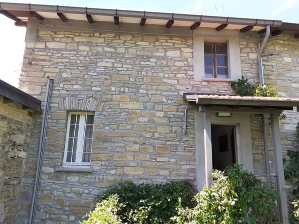 casa indipendente in vendita a Terenzo