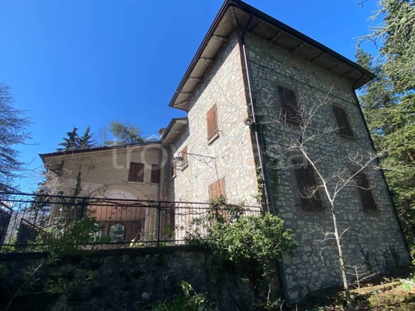 casa indipendente in vendita a Terenzo