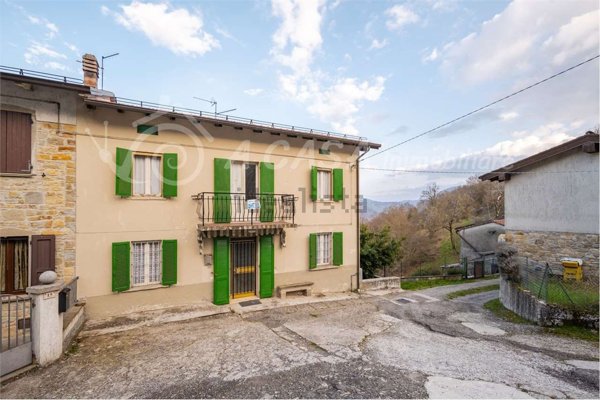 casa semindipendente in vendita a Terenzo in zona Castello di Casola