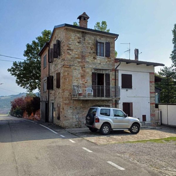 appartamento in vendita a Terenzo in zona Bardone