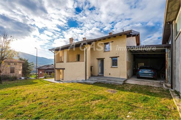 casa indipendente in vendita a Terenzo in zona Villa