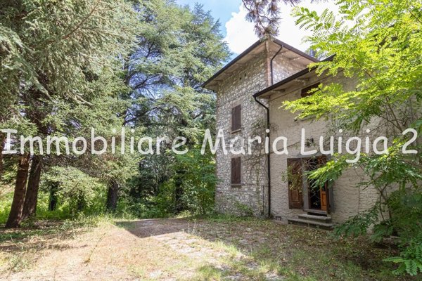 casa indipendente in vendita a Terenzo in zona Palmia