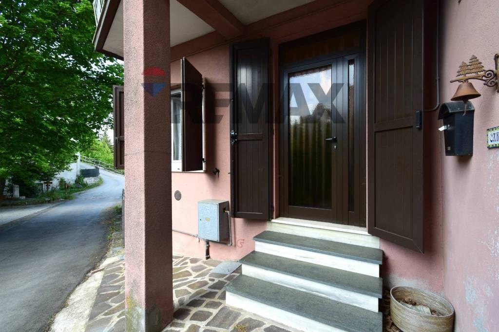 casa indipendente in vendita a Terenzo in zona Castello di Casola
