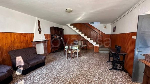 casa indipendente in vendita a Tizzano Val Parma in zona Carobbio