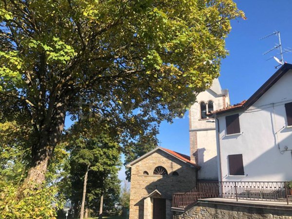 casa indipendente in vendita a Tizzano Val Parma in zona Schia