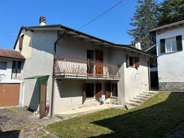 appartamento in vendita a Tizzano Val Parma