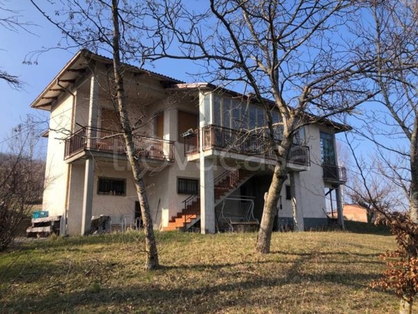 casa indipendente in vendita a Tizzano Val Parma in zona Lagrimone