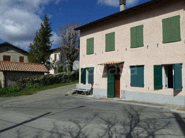 appartamento in vendita a Tizzano Val Parma in zona Casola