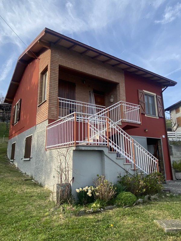 casa indipendente in vendita a Tizzano Val Parma