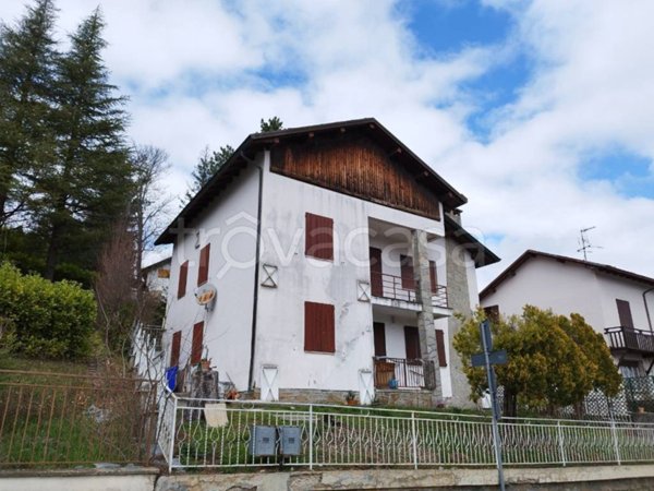 casa indipendente in vendita a Tizzano Val Parma