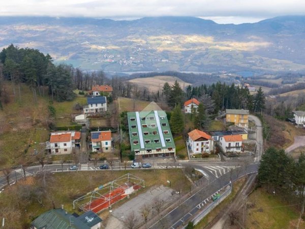 appartamento in vendita a Tizzano Val Parma