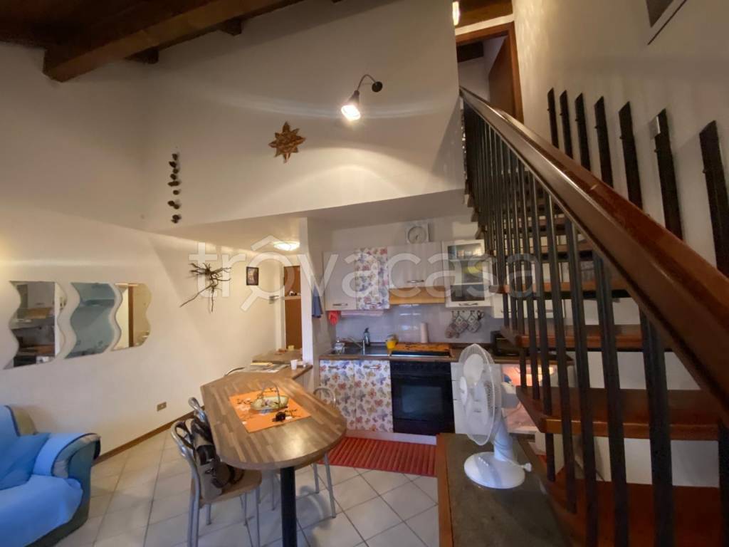 appartamento in vendita a Tizzano Val Parma