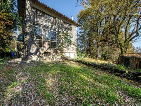 casa indipendente in vendita a Tizzano Val Parma in zona Albazzano