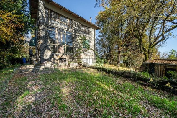 casa indipendente in vendita a Tizzano Val Parma in zona Albazzano
