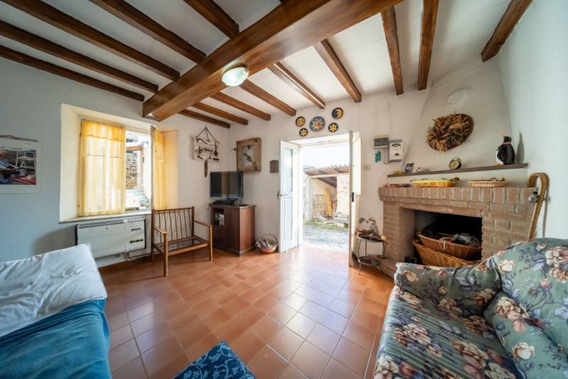 casa indipendente in vendita a Tizzano Val Parma in zona Moragnano
