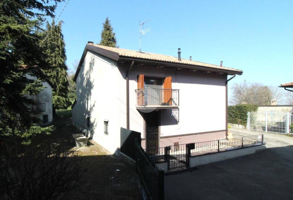 casa indipendente in vendita a Tizzano Val Parma