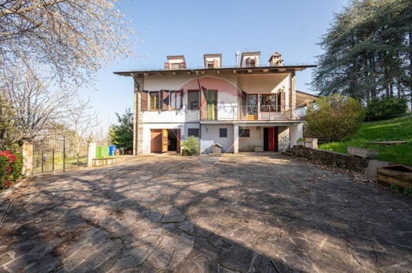 casa indipendente in vendita a Tizzano Val Parma