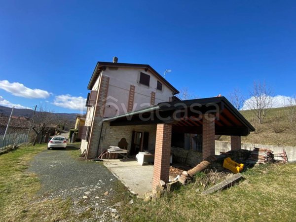 casa indipendente in vendita a Tizzano Val Parma in zona Lagrimone