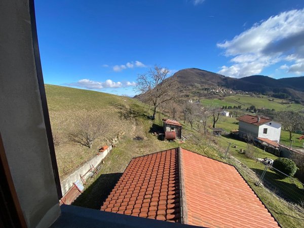 casa indipendente in vendita a Tizzano Val Parma in zona Lagrimone