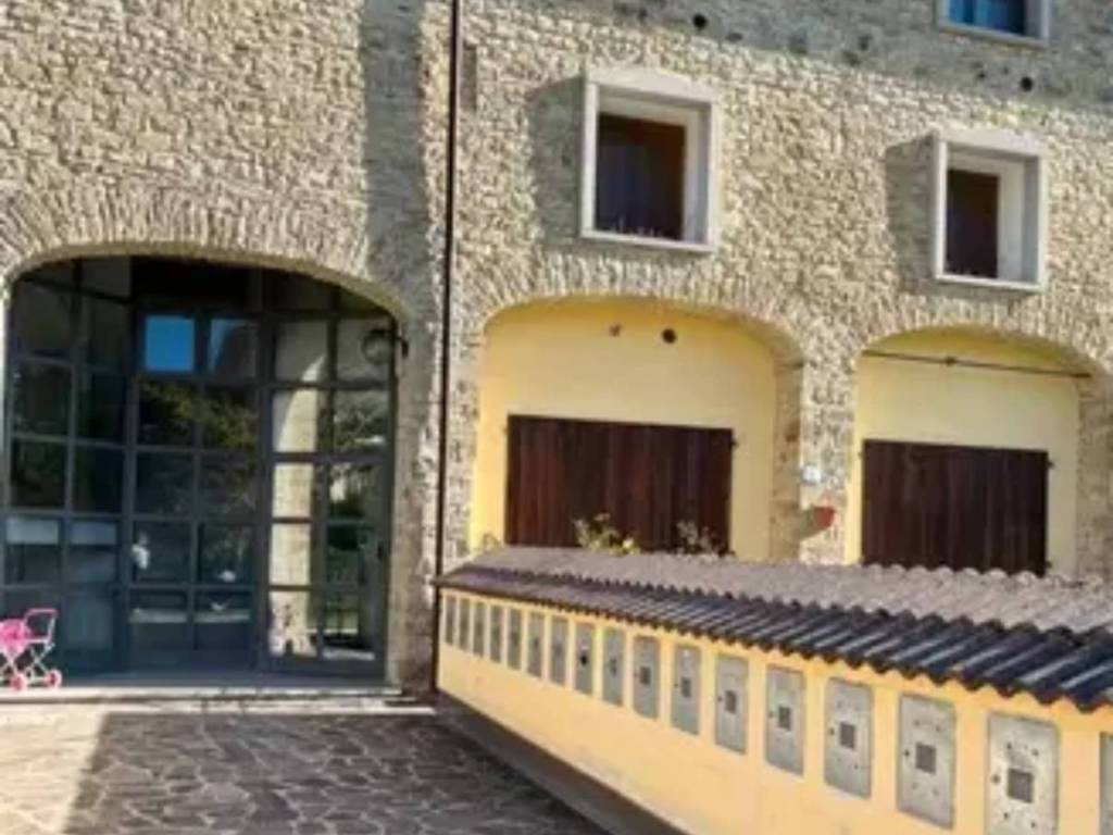 appartamento in vendita a Tizzano Val Parma