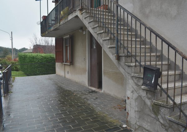 appartamento in vendita a Tizzano Val Parma