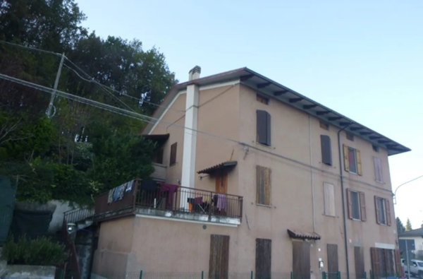 appartamento in vendita a Tizzano Val Parma