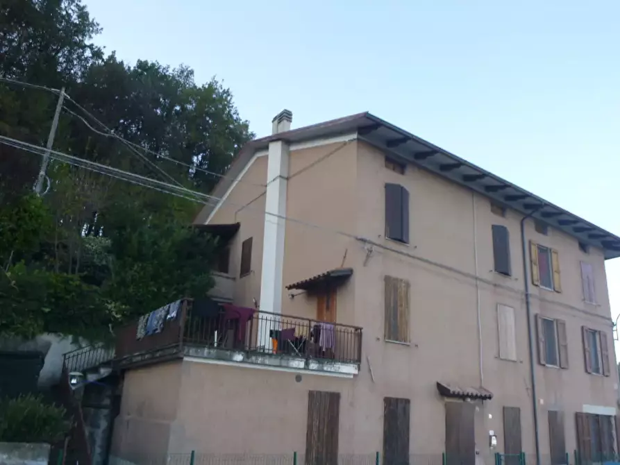 appartamento in vendita a Tizzano Val Parma