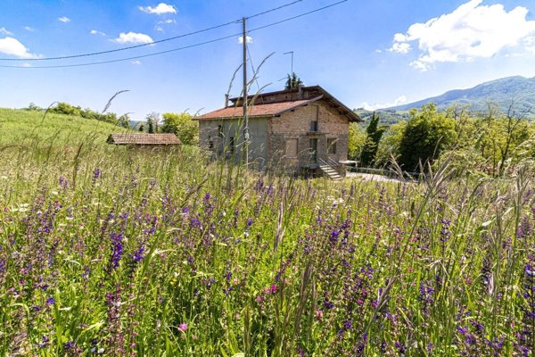 casa indipendente in vendita a Tizzano Val Parma