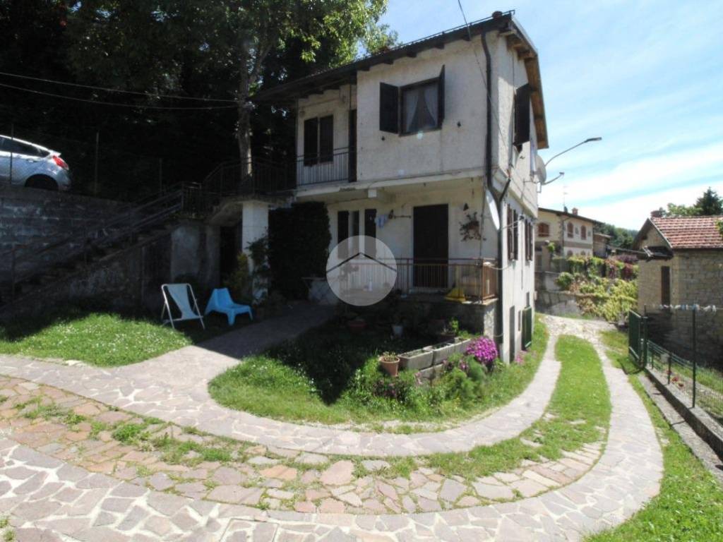 casa indipendente in vendita a Tizzano Val Parma in zona Moragnano