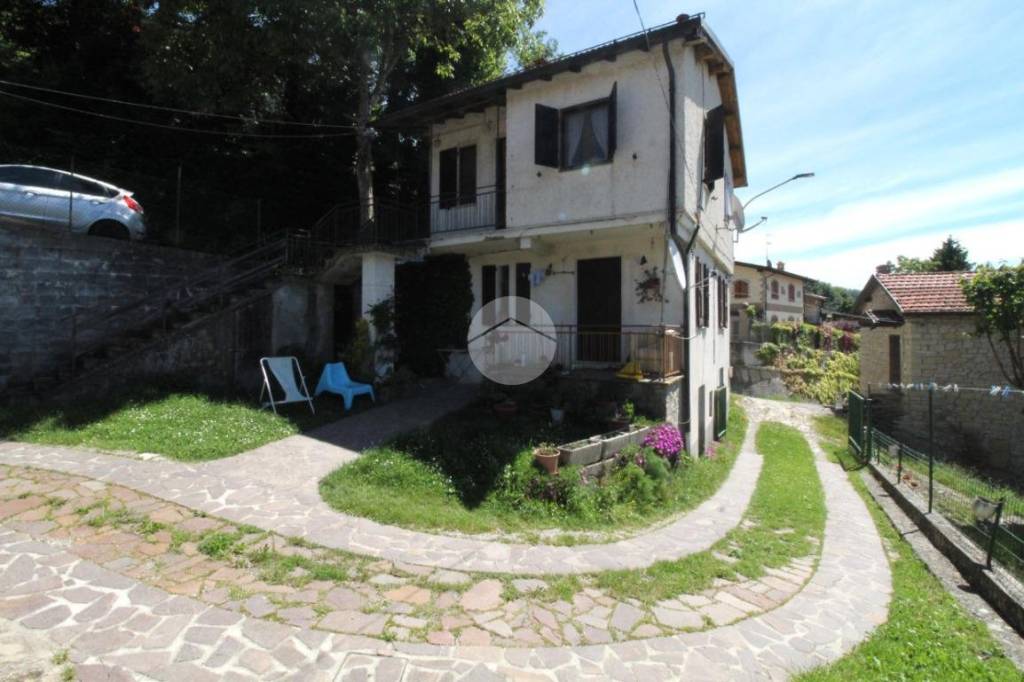 casa indipendente in vendita a Tizzano Val Parma in zona Moragnano