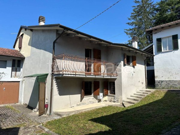 casa indipendente in vendita a Tizzano Val Parma in zona Reno