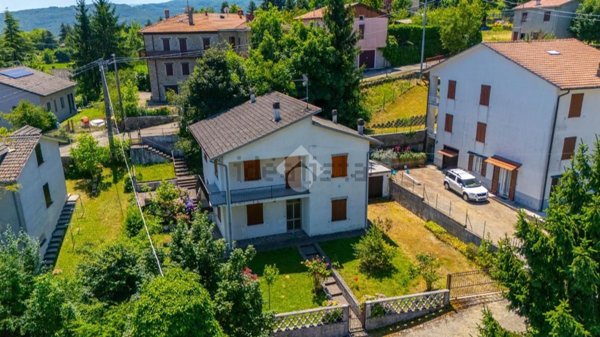appartamento in vendita a Tizzano Val Parma