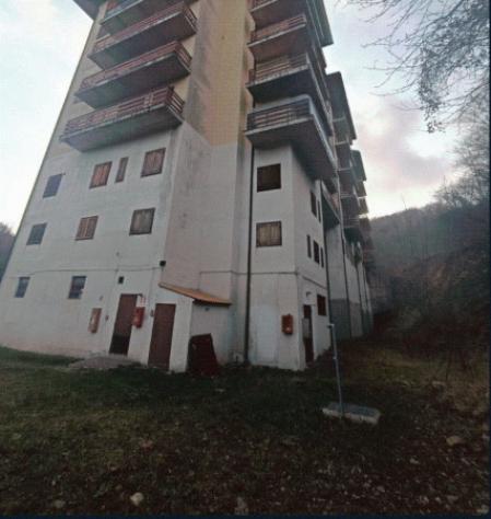 appartamento in vendita a Tizzano Val Parma in zona Schia