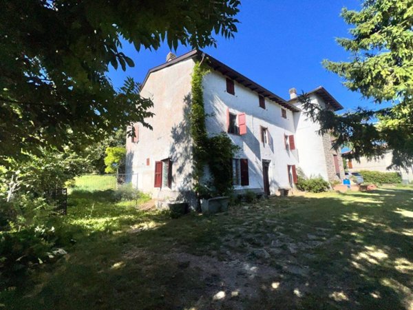 casa indipendente in vendita a Tizzano Val Parma in zona Costa